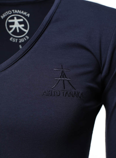 Basic V-Neck Langarmshirt Basic Form mit Logostickerei